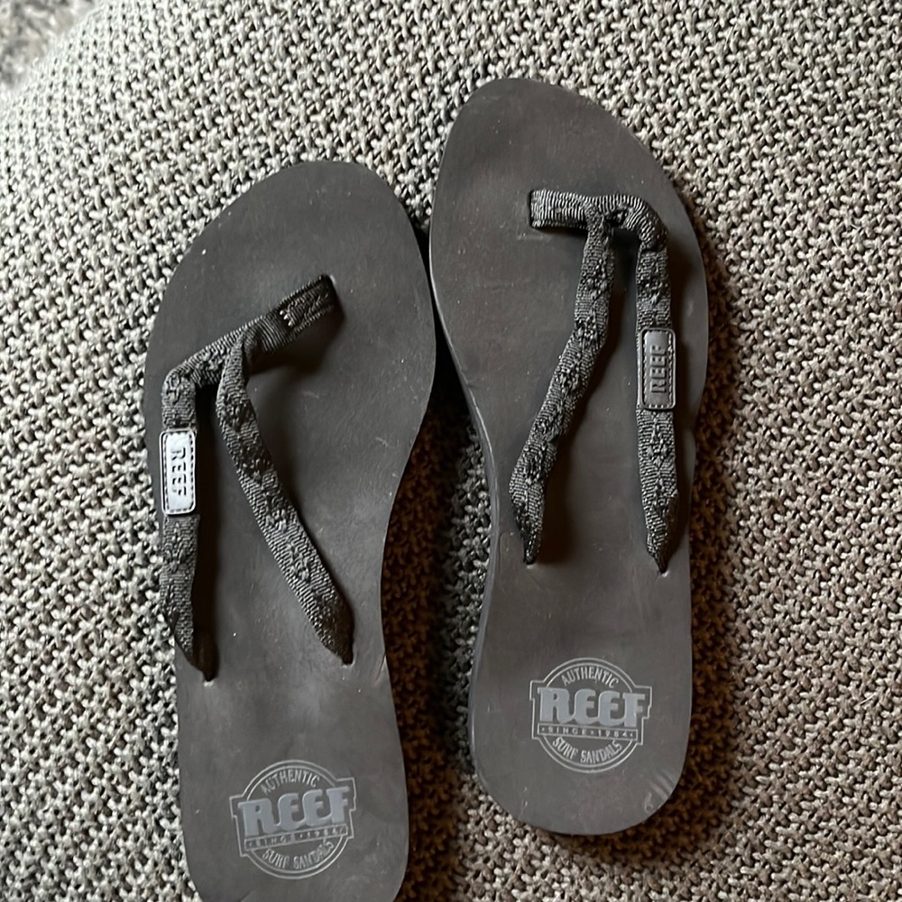 Authentic Reef flip flops